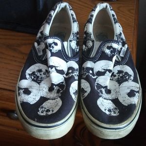 Vans size 6b skull pattern